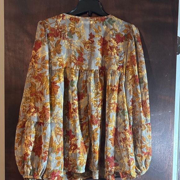 Maurices Metallic Blousen Sleeve Top - Picture 4 of 4